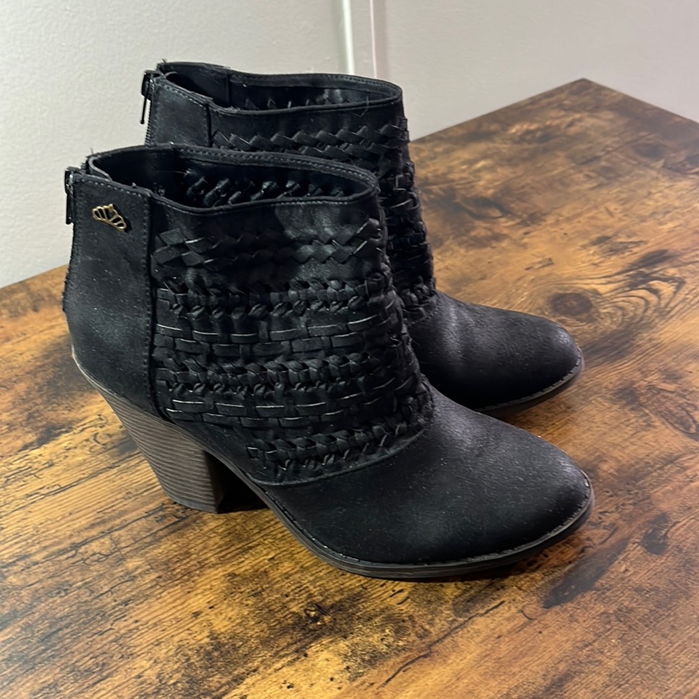 Fergalicious Wanderer Black Booties Size 9.5